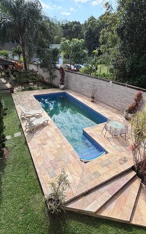 Casa de condomínio para alugar com 618m², 4 quartos e 4 vagas Casa de condomínio para alugar com 618m², 4 quartos e 4 vagasÁrea externa
