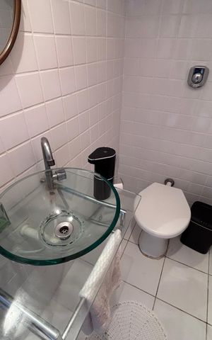 Casa de condomínio para alugar com 618m², 4 quartos e 4 vagas Casa de condomínio para alugar com 618m², 4 quartos e 4 vagasLavabo