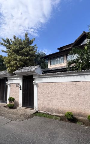 Casa de condomínio para alugar com 618m², 4 quartos e 4 vagas Casa de condomínio para alugar com 618m², 4 quartos e 4 vagasFachada