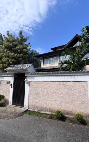 Casa de condomínio para alugar com 618m², 4 quartos e 4 vagas Casa de condomínio para alugar com 618m², 4 quartos e 4 vagasFachada