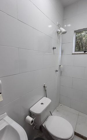 Casa de condomínio para alugar com 618m², 4 quartos e 4 vagas Casa de condomínio para alugar com 618m², 4 quartos e 4 vagasBanheiro externo