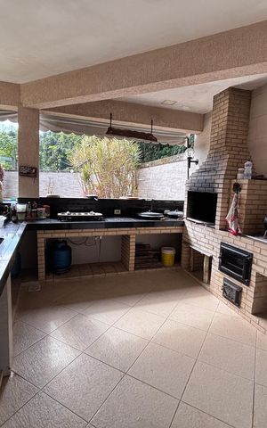 Casa de condomínio para alugar com 618m², 4 quartos e 4 vagas Casa de condomínio para alugar com 618m², 4 quartos e 4 vagasÁrea externa