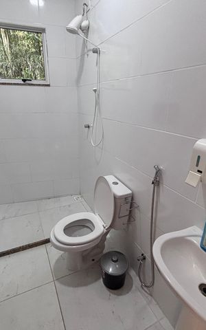 Casa de condomínio para alugar com 618m², 4 quartos e 4 vagas Casa de condomínio para alugar com 618m², 4 quartos e 4 vagasBanheiro externo