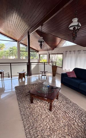 Casa de condomínio para alugar com 618m², 4 quartos e 4 vagas Casa de condomínio para alugar com 618m², 4 quartos e 4 vagasSala de TV