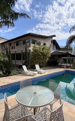 Casa de condomínio para alugar com 618m², 4 quartos e 4 vagas Casa de condomínio para alugar com 618m², 4 quartos e 4 vagasÁrea externa