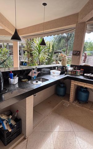 Casa de condomínio para alugar com 618m², 4 quartos e 4 vagas Casa de condomínio para alugar com 618m², 4 quartos e 4 vagasÁrea externa