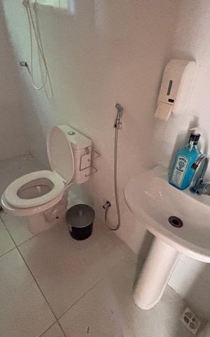 Casa de condomínio para alugar com 618m², 4 quartos e 4 vagas Casa de condomínio para alugar com 618m², 4 quartos e 4 vagasBanheiro externo