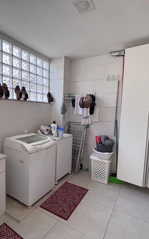 Casa de condomínio para alugar com 618m², 4 quartos e 4 vagas Casa de condomínio para alugar com 618m², 4 quartos e 4 vagasÁrea de Serviço