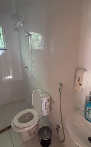 Casa de condomínio para alugar com 618m², 4 quartos e 4 vagas Casa de condomínio para alugar com 618m², 4 quartos e 4 vagasBanheiro externo