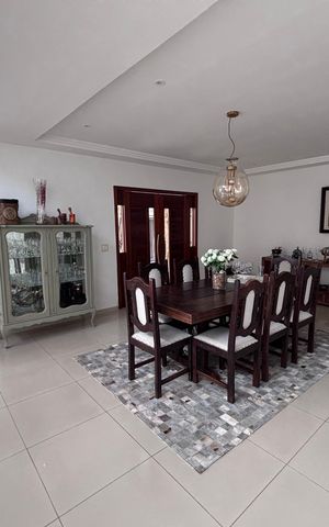 Casa de condomínio para alugar com 618m², 4 quartos e 4 vagas Casa de condomínio para alugar com 618m², 4 quartos e 4 vagasSala