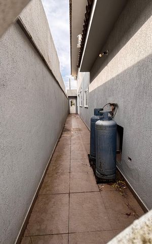 Casa de condomínio à venda com 520m², 4 quartos e 9 vagas Casa de condomínio à venda com 520m², 4 quartos e 9 vagasÁrea externa