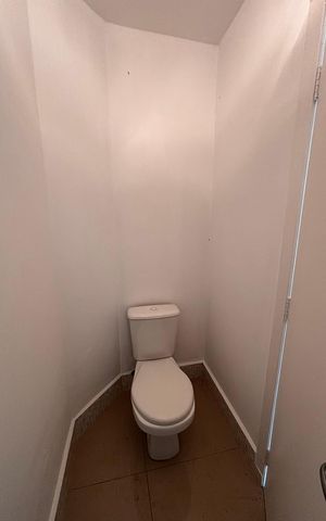 Casa de condomínio à venda com 520m², 4 quartos e 9 vagas Casa de condomínio à venda com 520m², 4 quartos e 9 vagasLavabo