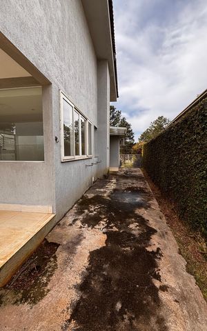 Casa de condomínio à venda com 520m², 4 quartos e 9 vagas Casa de condomínio à venda com 520m², 4 quartos e 9 vagasÁrea externa