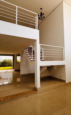 Casa de condomínio à venda com 520m², 4 quartos e 9 vagas Casa de condomínio à venda com 520m², 4 quartos e 9 vagasHall de entrada
