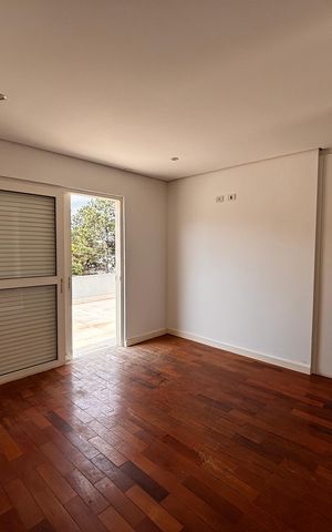Casa de condomínio à venda com 520m², 4 quartos e 9 vagas Casa de condomínio à venda com 520m², 4 quartos e 9 vagasSuíte 4