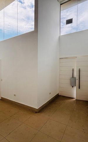 Casa de condomínio à venda com 520m², 4 quartos e 9 vagas Casa de condomínio à venda com 520m², 4 quartos e 9 vagasHall de entrada