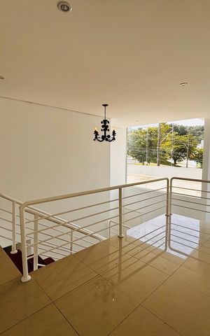 Casa de condomínio à venda com 520m², 4 quartos e 9 vagas Casa de condomínio à venda com 520m², 4 quartos e 9 vagasSala