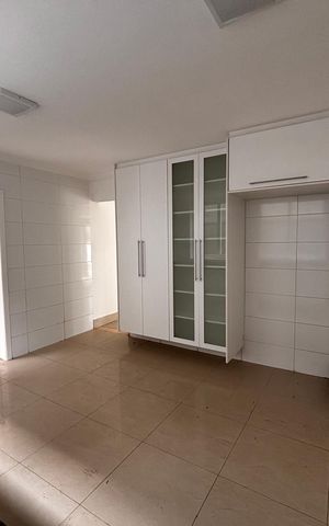 Casa de condomínio à venda com 520m², 4 quartos e 9 vagas Casa de condomínio à venda com 520m², 4 quartos e 9 vagasCozinha