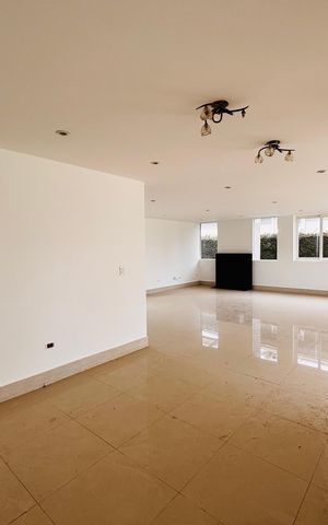 Casa de condomínio à venda com 520m², 4 quartos e 9 vagas Casa de condomínio à venda com 520m², 4 quartos e 9 vagasSala