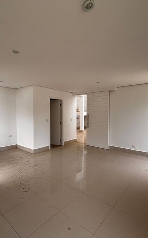 Casa de condomínio à venda com 520m², 4 quartos e 9 vagas Casa de condomínio à venda com 520m², 4 quartos e 9 vagasSala