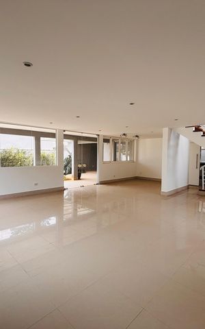 Casa de condomínio à venda com 520m², 4 quartos e 9 vagas Casa de condomínio à venda com 520m², 4 quartos e 9 vagasSalada
