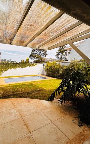 Casa de condomínio à venda com 520m², 4 quartos e 9 vagas Casa de condomínio à venda com 520m², 4 quartos e 9 vagasPiscina