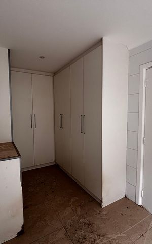 Casa de condomínio à venda com 520m², 4 quartos e 9 vagas Casa de condomínio à venda com 520m², 4 quartos e 9 vagasLavanderia