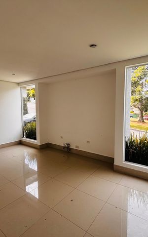 Casa de condomínio à venda com 520m², 4 quartos e 9 vagas Casa de condomínio à venda com 520m², 4 quartos e 9 vagasSala