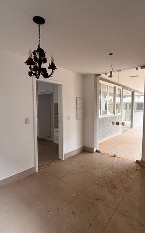 Casa de condomínio à venda com 520m², 4 quartos e 9 vagas Casa de condomínio à venda com 520m², 4 quartos e 9 vagasCozinha