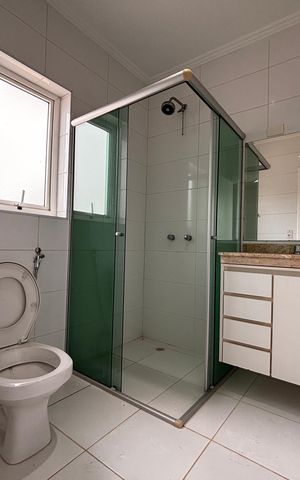Casa de condomínio à venda com 520m², 4 quartos e 9 vagas Casa de condomínio à venda com 520m², 4 quartos e 9 vagasBanheiro suíte 2