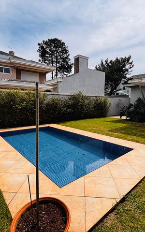 Casa de condomínio à venda com 520m², 4 quartos e 9 vagas Casa de condomínio à venda com 520m², 4 quartos e 9 vagasPiscina