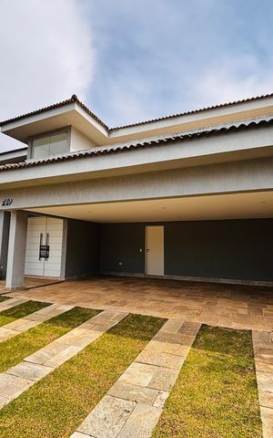 Casa de condomínio à venda com 520m², 4 quartos e 9 vagas Casa de condomínio à venda com 520m², 4 quartos e 9 vagasFachada