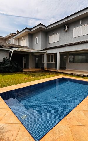 Casa de condomínio à venda com 520m², 4 quartos e 9 vagas Casa de condomínio à venda com 520m², 4 quartos e 9 vagasPiscina