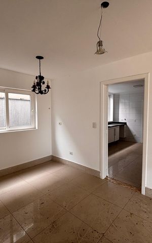 Casa de condomínio à venda com 520m², 4 quartos e 9 vagas Casa de condomínio à venda com 520m², 4 quartos e 9 vagasCozinha