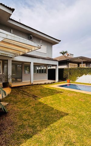 Casa de condomínio à venda com 520m², 4 quartos e 9 vagas Casa de condomínio à venda com 520m², 4 quartos e 9 vagasPiscina