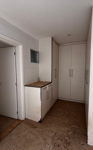 Casa de condomínio à venda com 520m², 4 quartos e 9 vagas Casa de condomínio à venda com 520m², 4 quartos e 9 vagasLavanderia