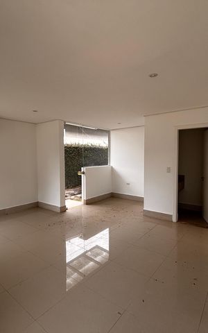 Casa de condomínio à venda com 520m², 4 quartos e 9 vagas Casa de condomínio à venda com 520m², 4 quartos e 9 vagasSala