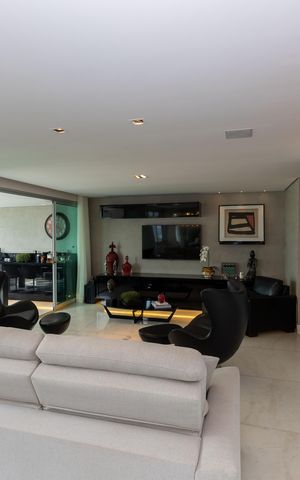Apartamento à venda com 198m², 4 quartos e 4 vagas Apartamento à venda com 198m², 4 quartos e 4 vagasSala de TV