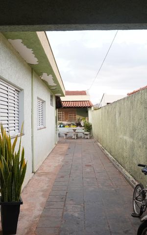 Casa para alugar com 122m², 4 quartos e 5 vagasGaragem - Quintal Corredor