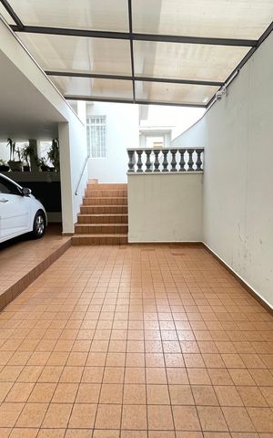 Casa à venda com 145m², 4 quartos e 2 vagas Casa à venda com 145m², 4 quartos e 2 vagasGaragem