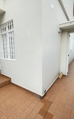 Casa à venda com 145m², 4 quartos e 2 vagas Casa à venda com 145m², 4 quartos e 2 vagasEntrada