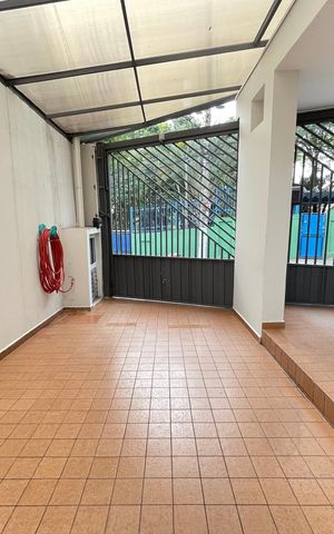 Casa à venda com 145m², 4 quartos e 2 vagas Casa à venda com 145m², 4 quartos e 2 vagasGaragem