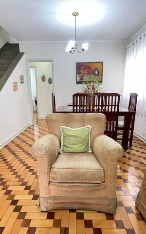 Casa à venda com 145m², 4 quartos e 2 vagas Casa à venda com 145m², 4 quartos e 2 vagasSala