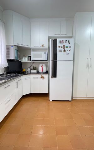 Casa à venda com 145m², 4 quartos e 2 vagas Casa à venda com 145m², 4 quartos e 2 vagasCozinha