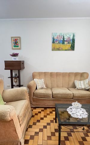 Casa à venda com 145m², 4 quartos e 2 vagas Casa à venda com 145m², 4 quartos e 2 vagasSala