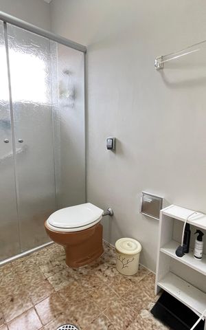 Casa à venda com 145m², 4 quartos e 2 vagas Casa à venda com 145m², 4 quartos e 2 vagasBanheiro 1