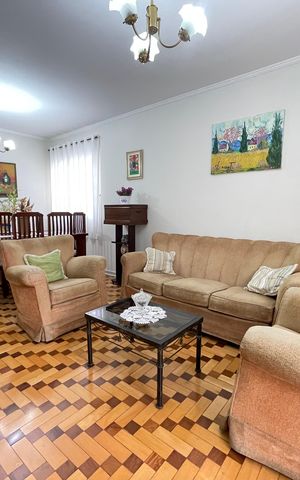 Casa à venda com 145m², 4 quartos e 2 vagas Casa à venda com 145m², 4 quartos e 2 vagasSala