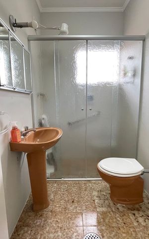 Casa à venda com 145m², 4 quartos e 2 vagas Casa à venda com 145m², 4 quartos e 2 vagasBanheiro 1