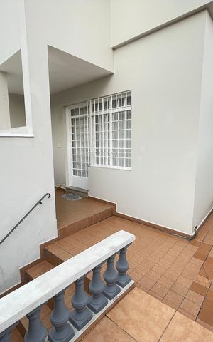Casa à venda com 145m², 4 quartos e 2 vagas Casa à venda com 145m², 4 quartos e 2 vagasVaranda
