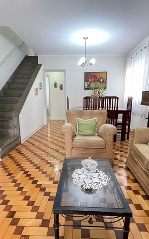 Casa à venda com 145m², 4 quartos e 2 vagas Casa à venda com 145m², 4 quartos e 2 vagasSala